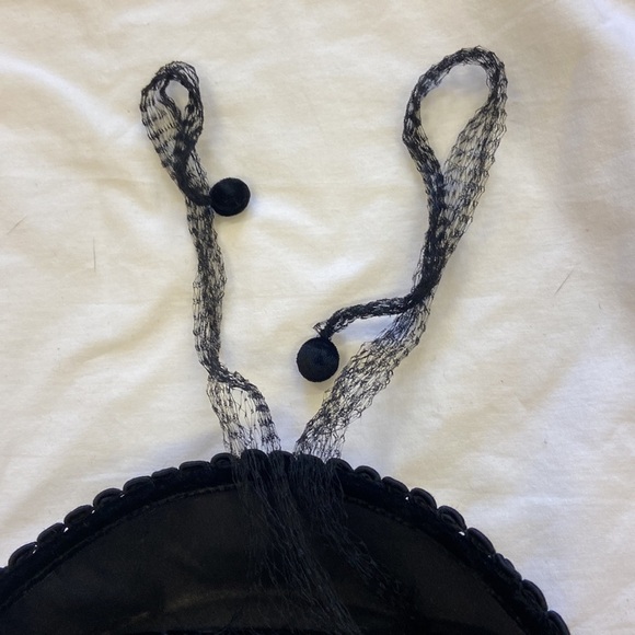 Vintage Marshall Field &‎ Company Black Velvet Church Hat - Picture 8 of 9